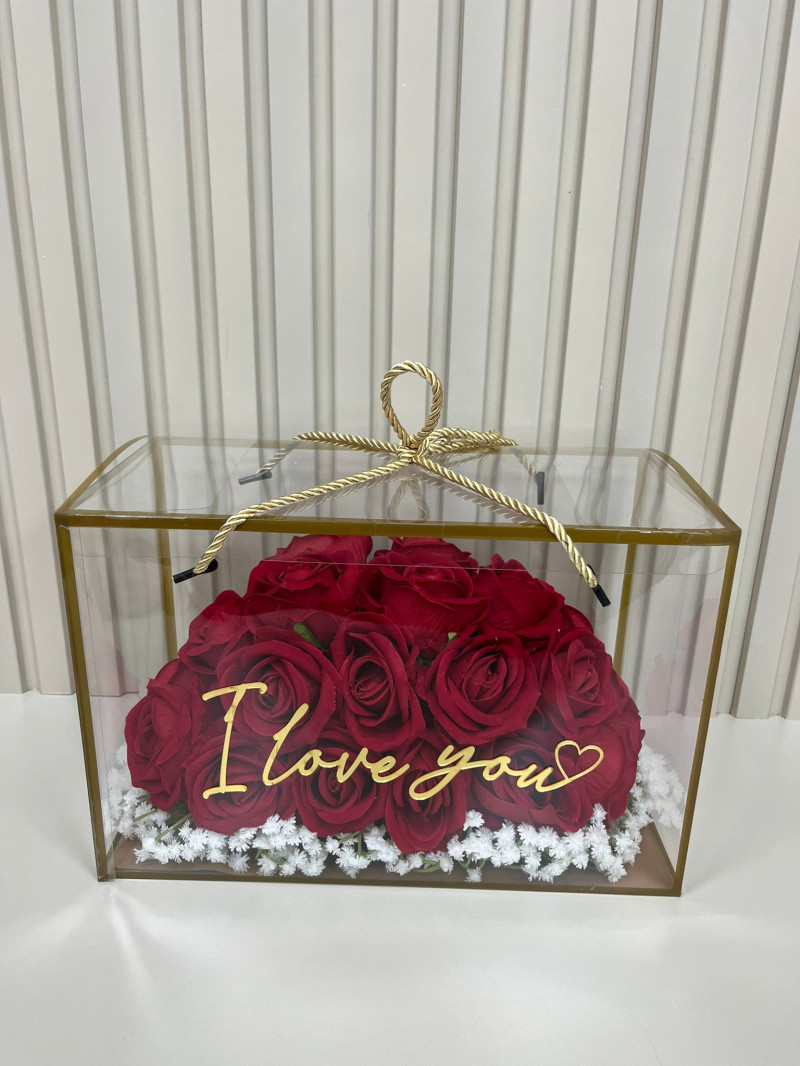 ŞEFFAF ÇANTADA SOLMAYAN KIRMIZI GÜLLER