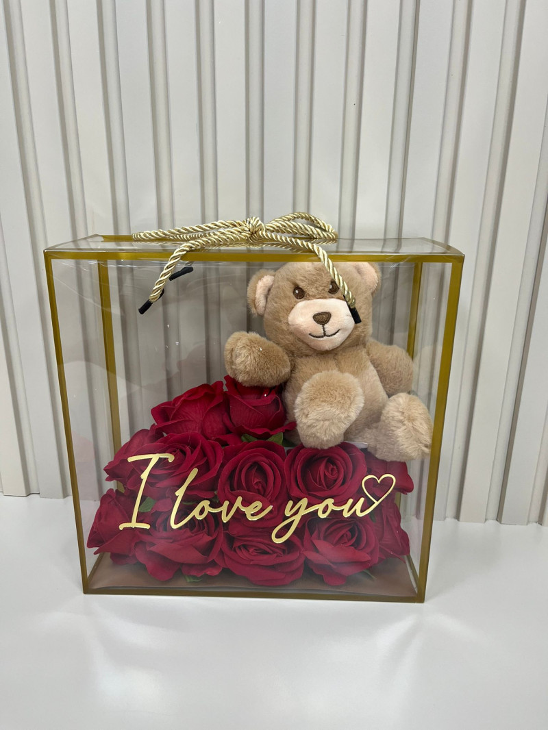 ŞEFFAF ÇANTADA SOLMAYN GÜLLER