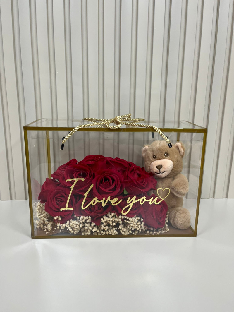 ŞEFFAF ÇANTADA SOLMAYAN KIRMIZI GÜLLER