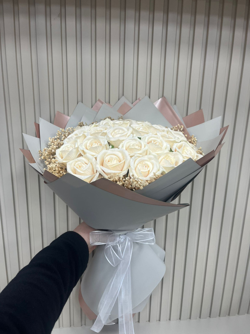 SOLMAYAN BEYAZ GÜLLER